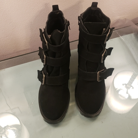 Crown Vintage Asisa Genuine Suede Bootie, Size 8M, Black NWOB - Picture 2 of 6